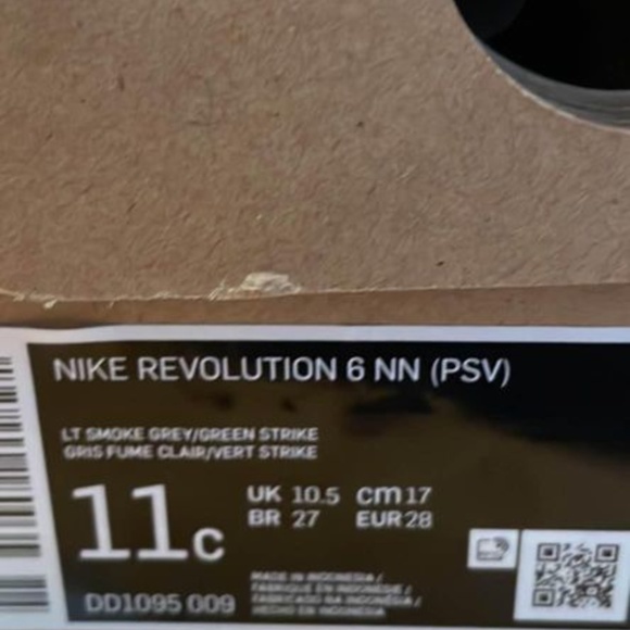 BRAND NEW boy Nike revolution grey velcro shoes size 11 C - Picture 10 of 10